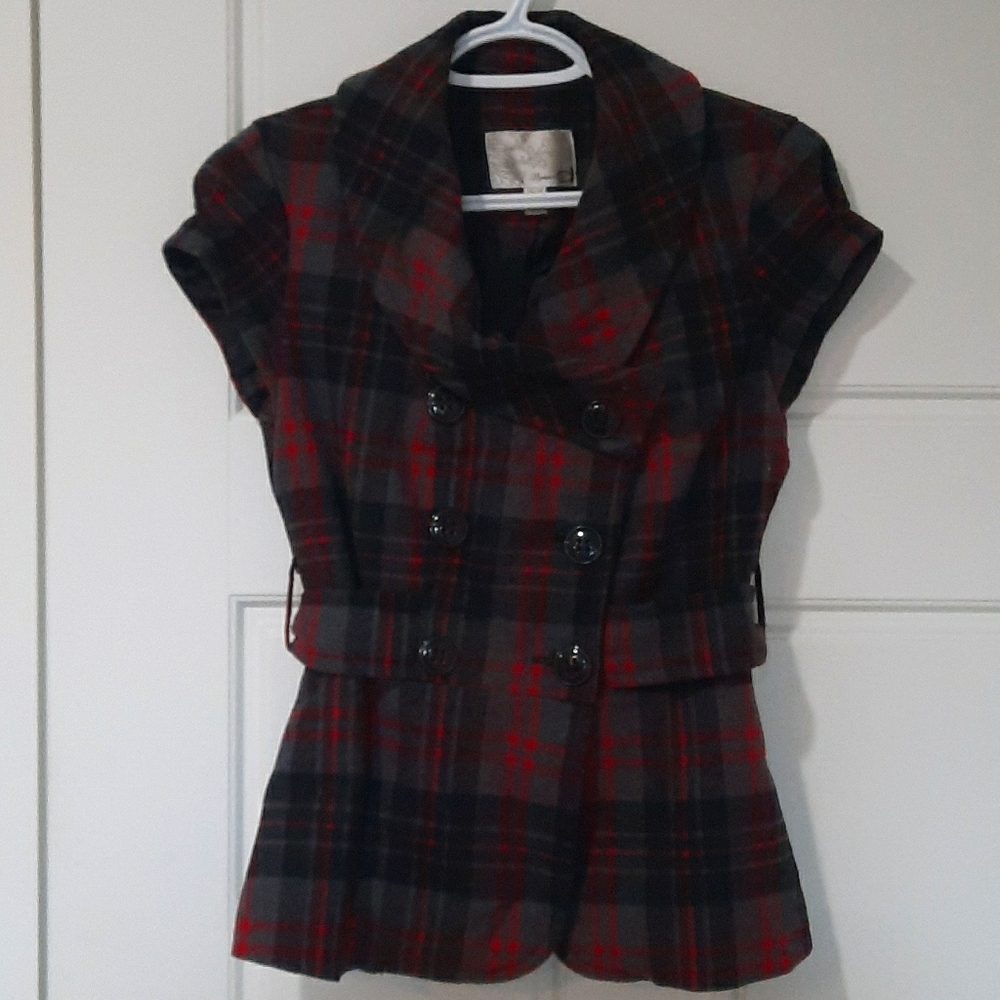 🛍 Plaid Vest
